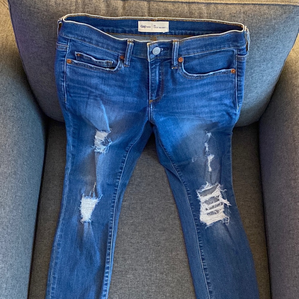 Gap True Skinny distressed jean